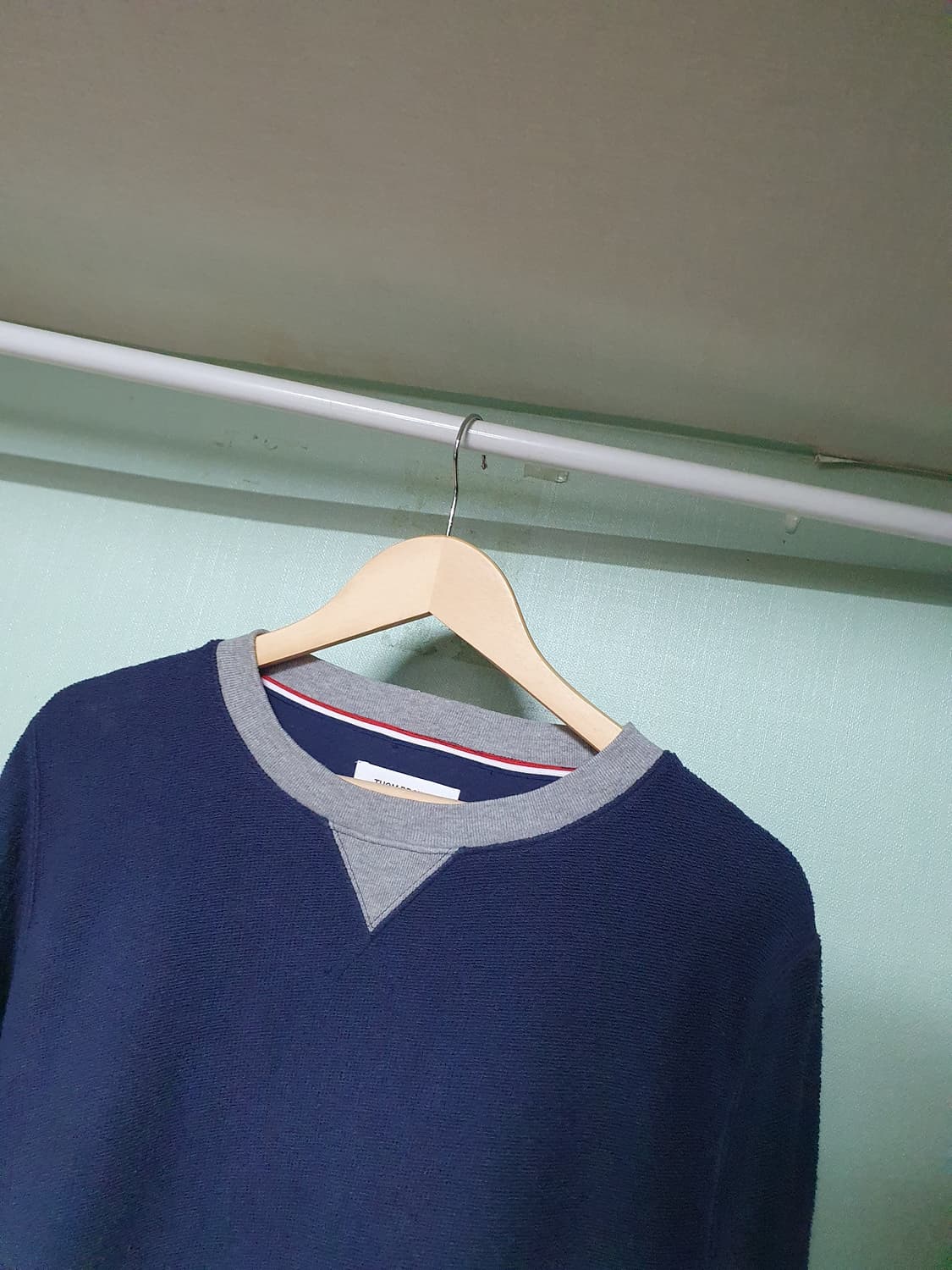 톰브라운 맨투맨 사이즈2 상품이미지2