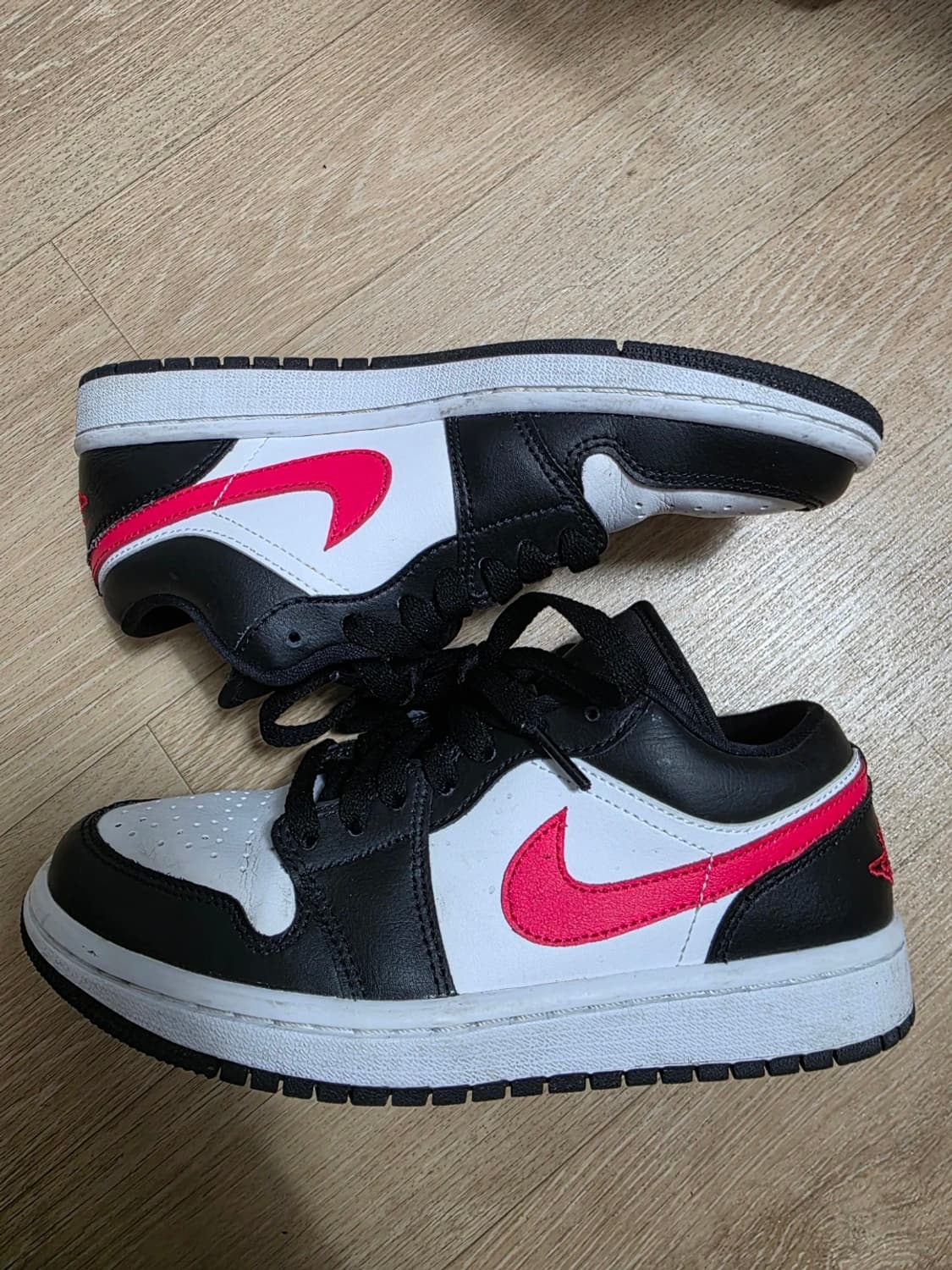 [240] 나이키 에어조던1 로우 사이렌 레드 우먼스 상품이미지6