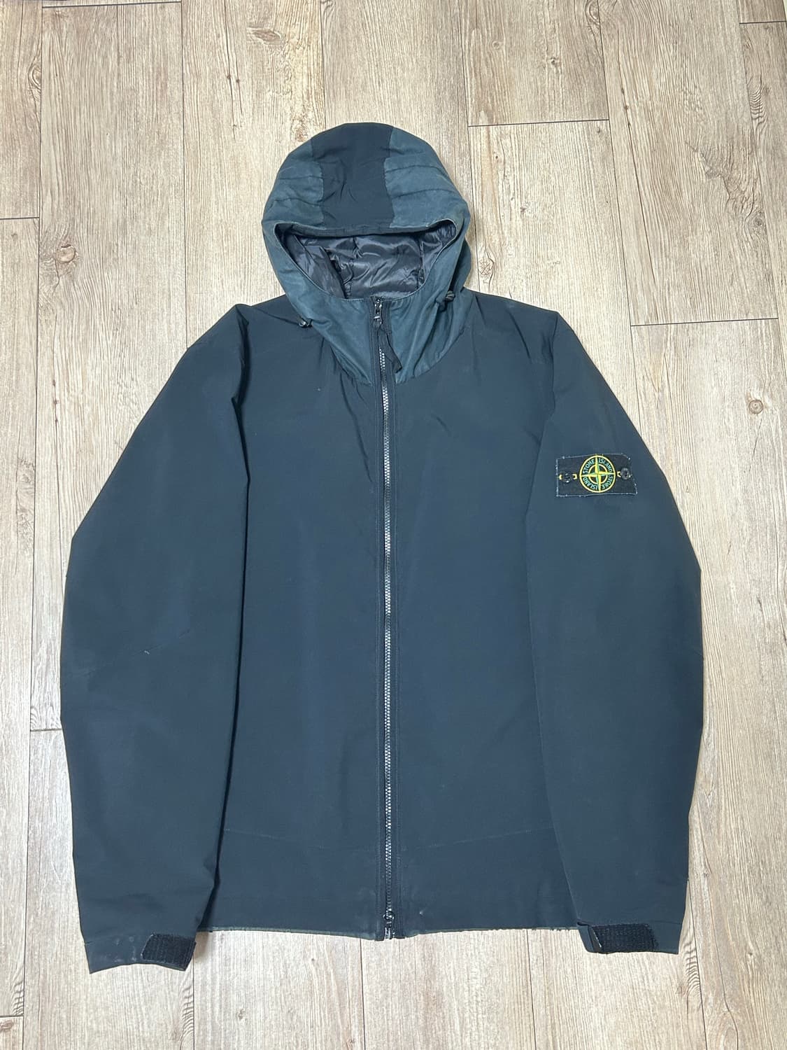 스톤아일랜드 소프트쉘 프리마로프트 자켓 상품이미지2