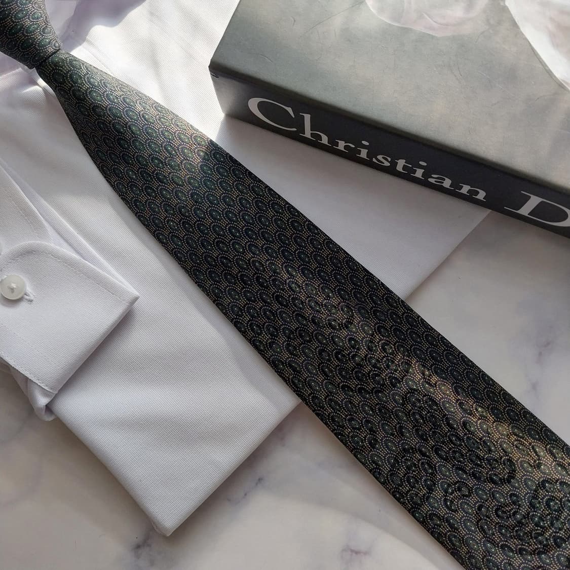 디올 실크 다크그린 공작새 패턴 넥타이 9.2cm A+등급 K1896
 상품이미지8