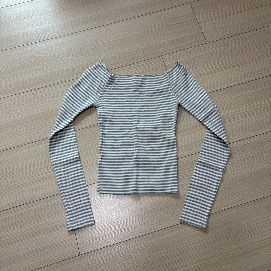 에이블리 룩스유 단가라 오프숄더 상품이미지2