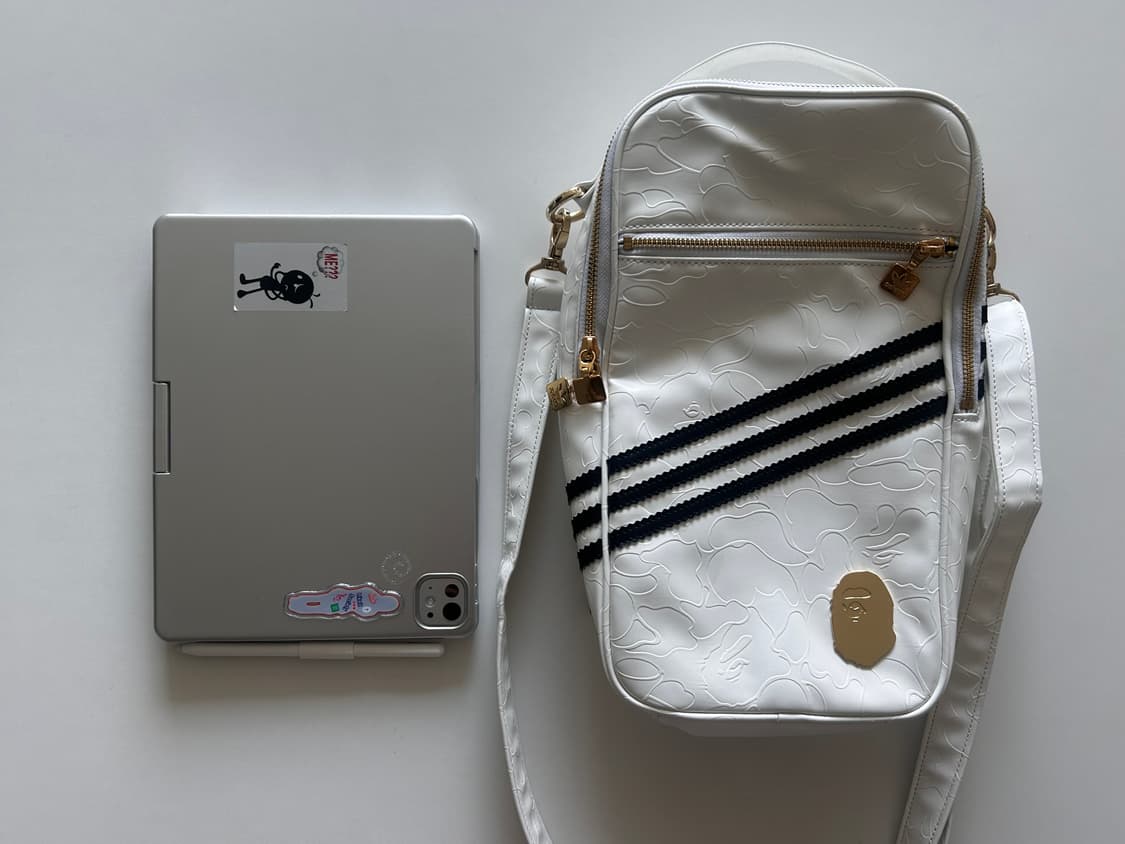 베이프 X 아디다스 숄더백 상품이미지8