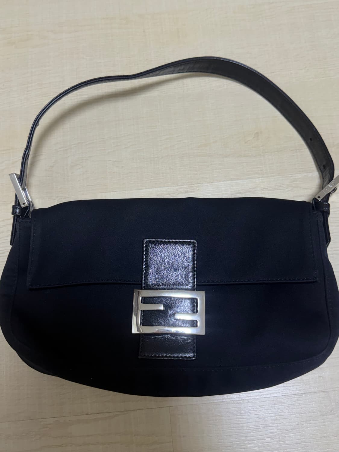 펜디 빈티지 바게트 나일론 숄더백 상품이미지1