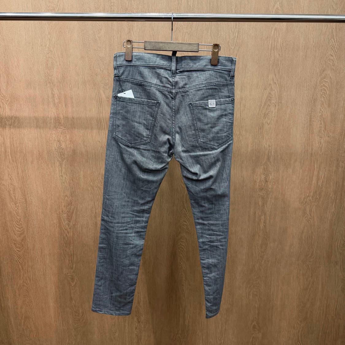 디스퀘어드2 데님 팬츠 레드 탭 포켓 스터드 슬림 스트레이트핏 그레이 상품이미지3