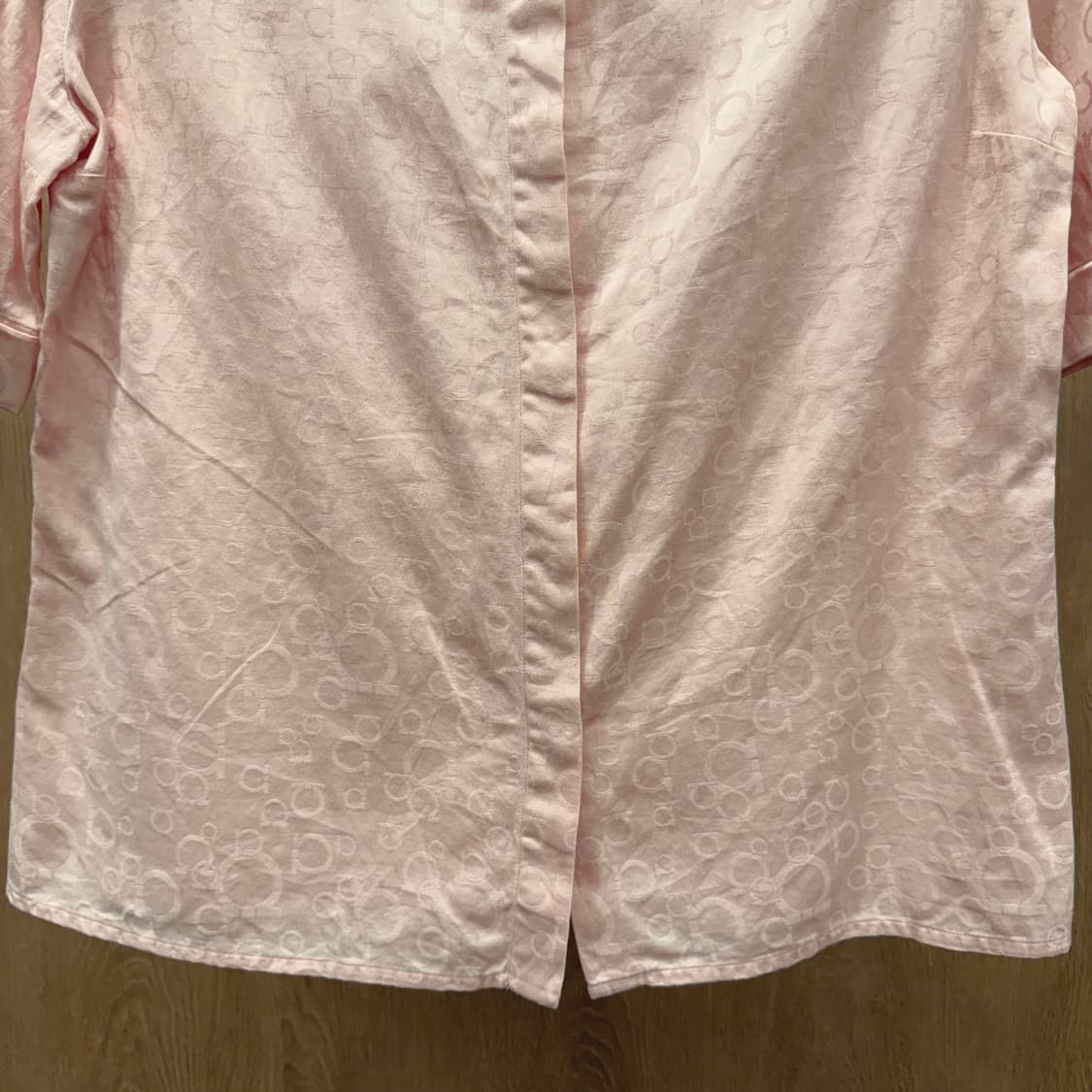 살바토레 페라가모 반팔 셔르 로고 패턴 히든버튼 디테일 핑크 상품이미지5