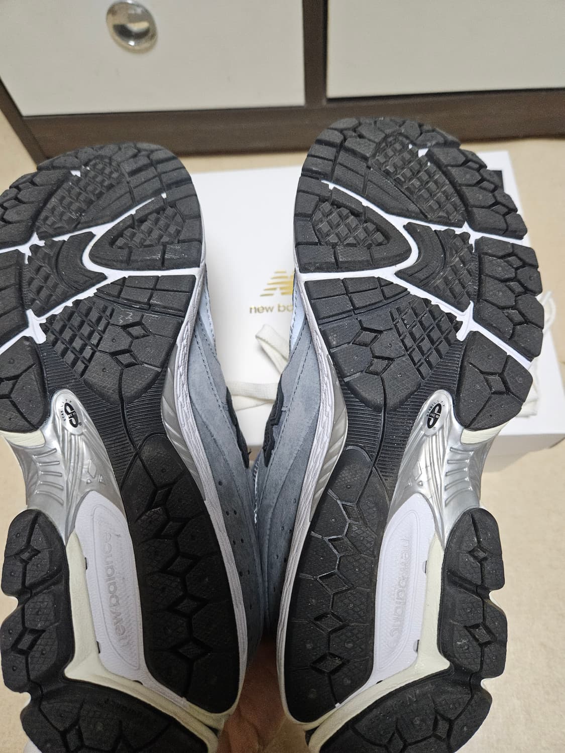 뉴발란스xJJJound 2002R 스톰블루 상품이미지5