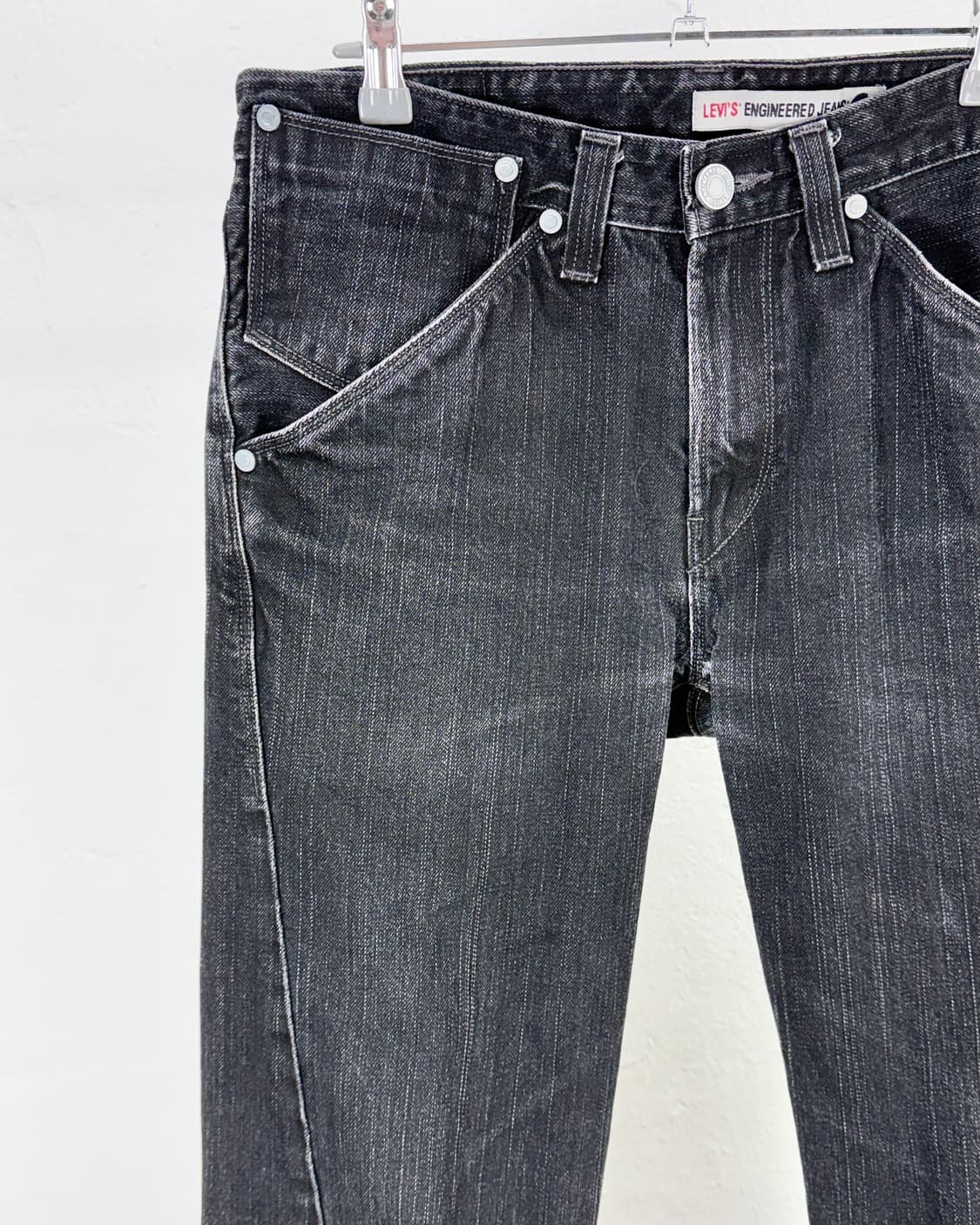 리바이스 엔지니어드 레그 트위스트 블랙 데님 팬츠 상품이미지2