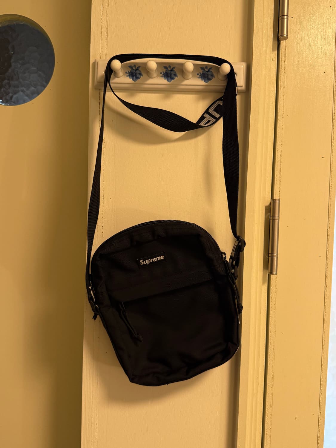 슈프림 숄더 크로스백 상품이미지4