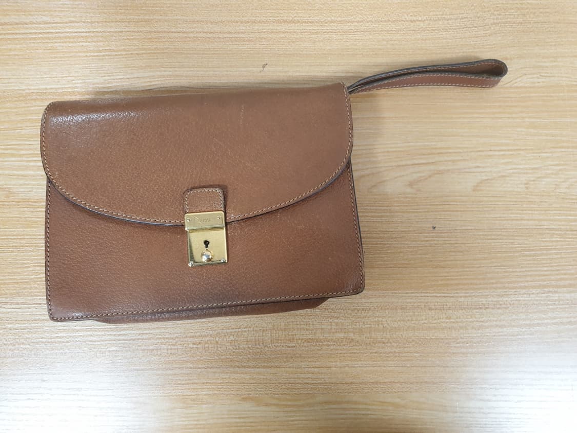 구찌 정품 브라운 레더 세컨 클러치 팝니다 상품이미지1