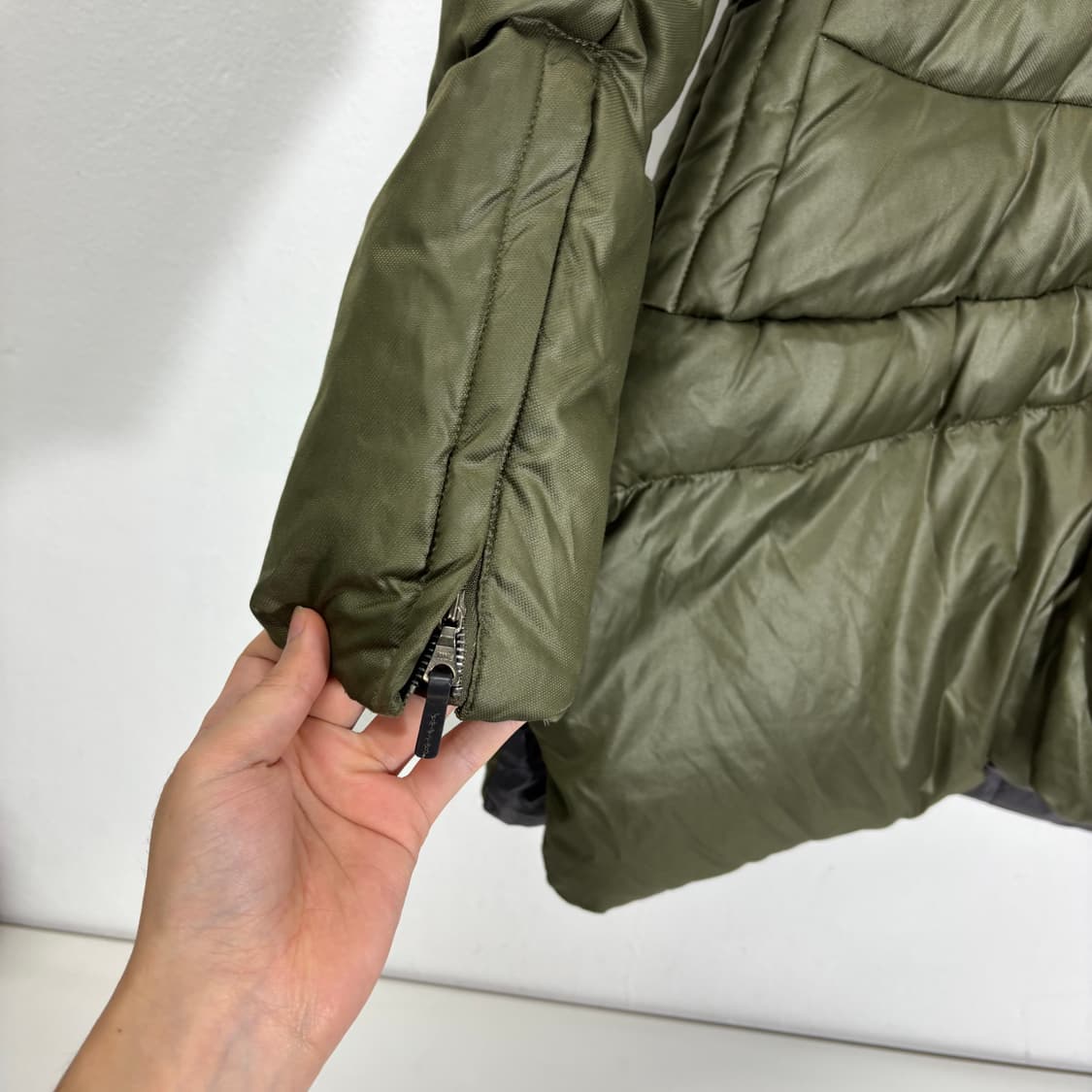 우먼M 타임 카키 니트레이어드 덕다운 패딩 상품이미지4