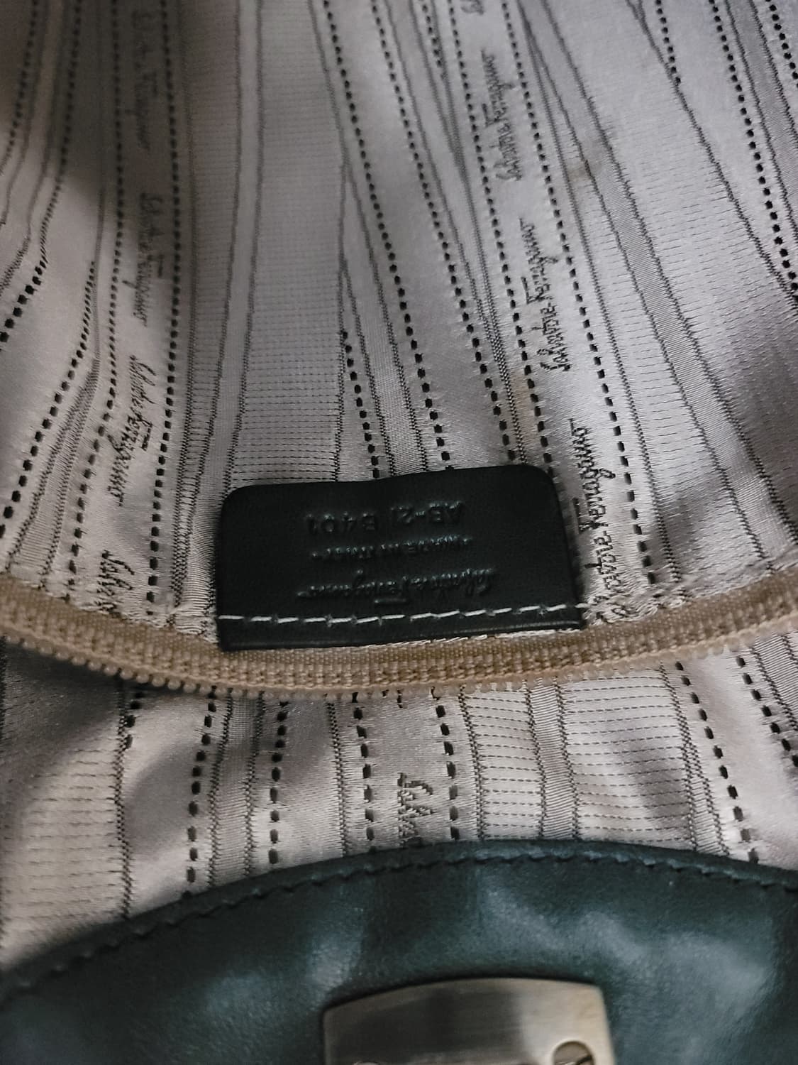 페라가모 가죽 호보백 상품이미지9