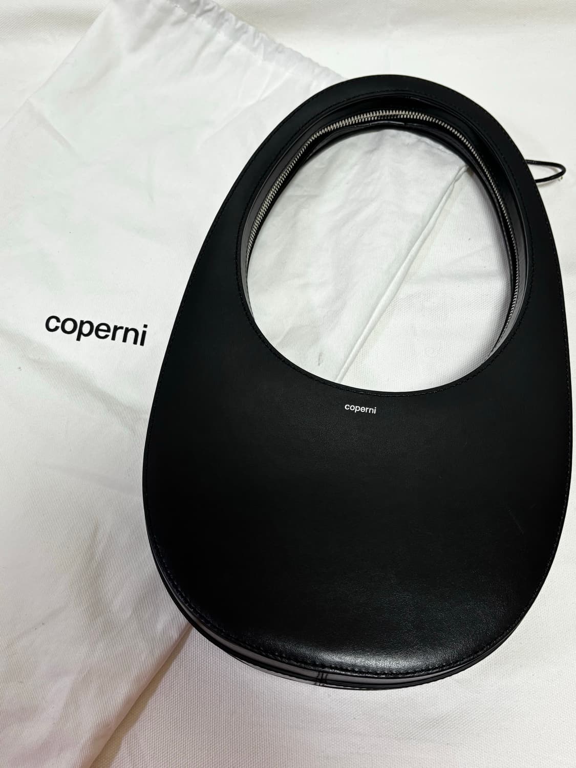 코페르니 스와이프백 블랙 (미니X) 상품이미지1