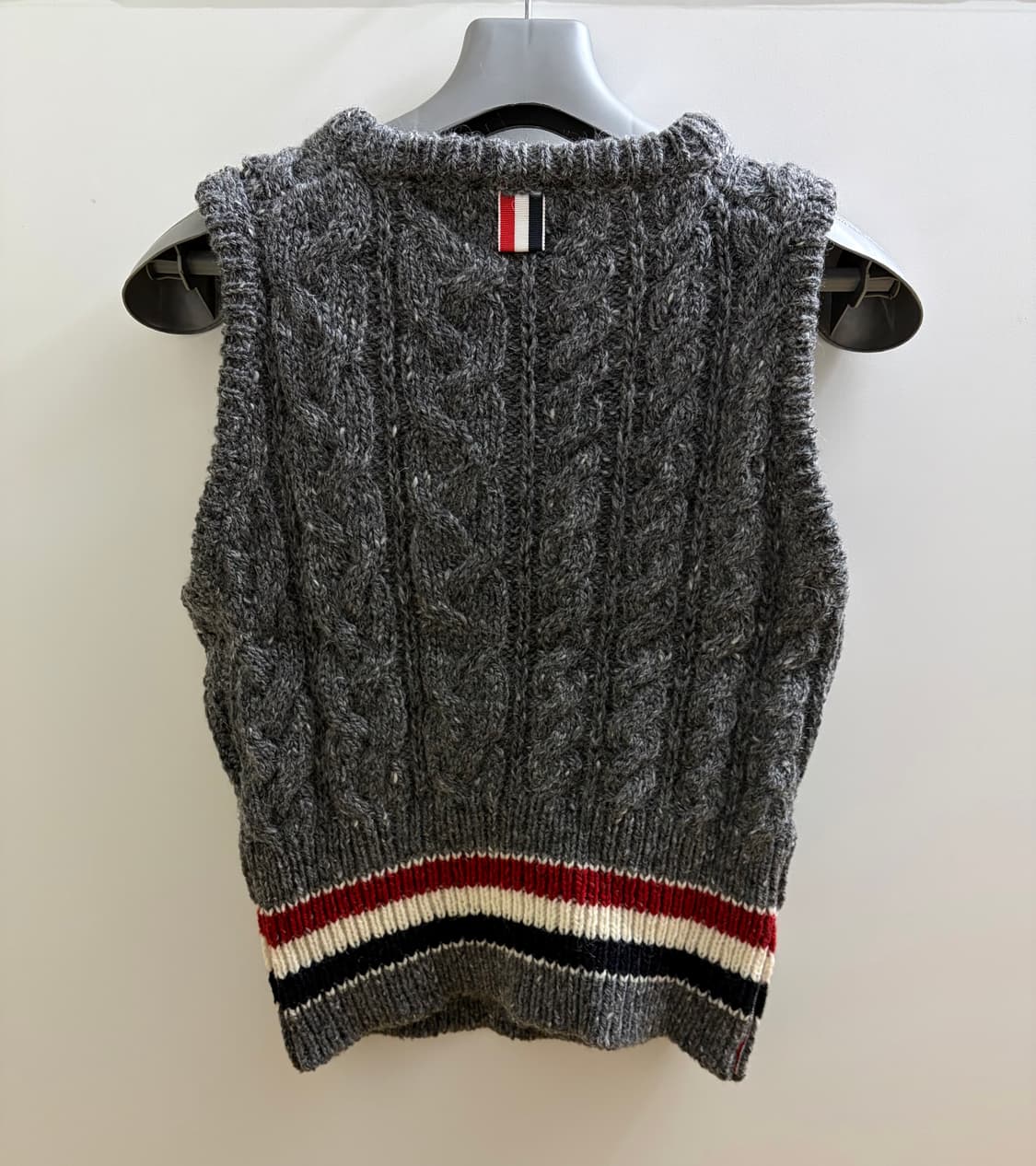 톰브라운 정품 삼선 모헤어 민소매니트 상품이미지3