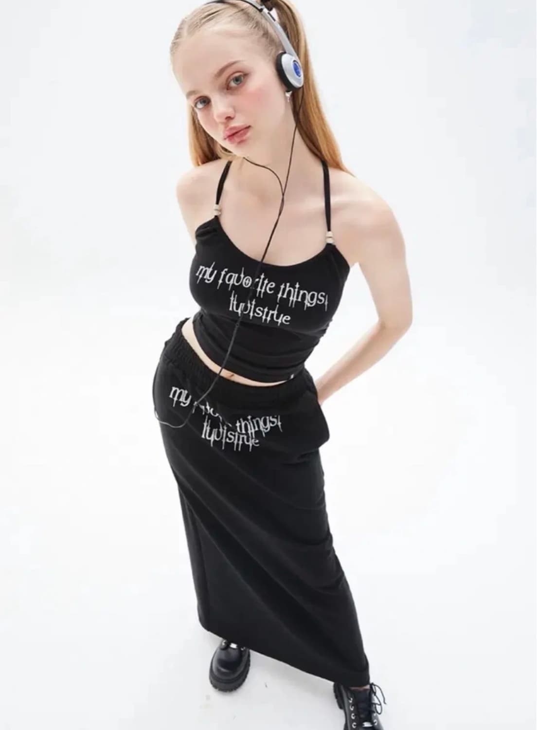 러브이즈트루 블랙 크롭 스커트 셋업 상품이미지1