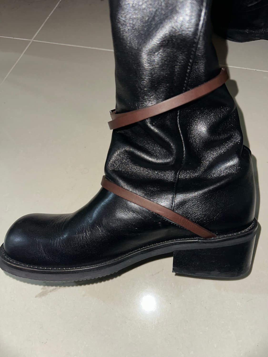 단종))풀박)) 아모멘토 25FW Belt Long Boots 240 상품이미지7