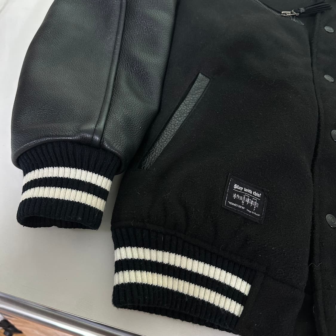 4DIMENSION M 블랙 레더배색 누빔 바시티자켓 상품이미지3