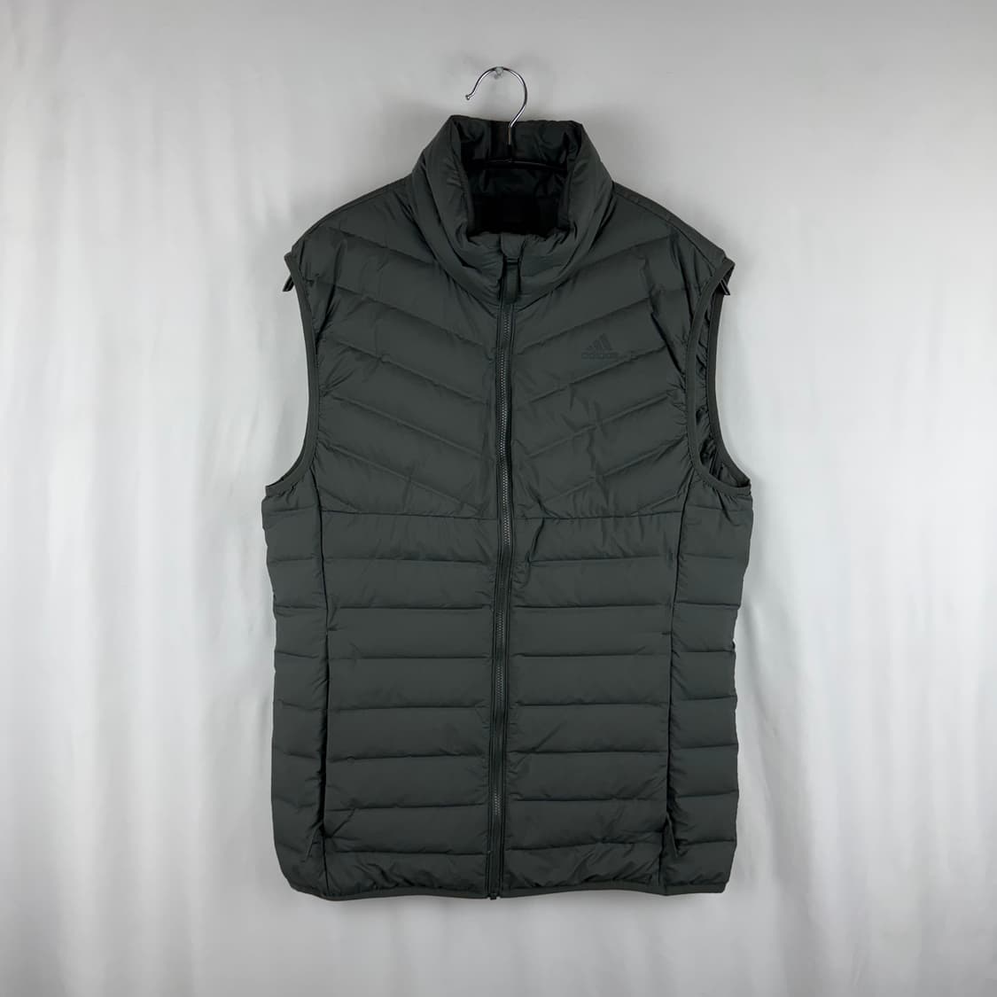 L) 아디다스 덕다운 경량 패딩 조끼 카키 상품이미지2