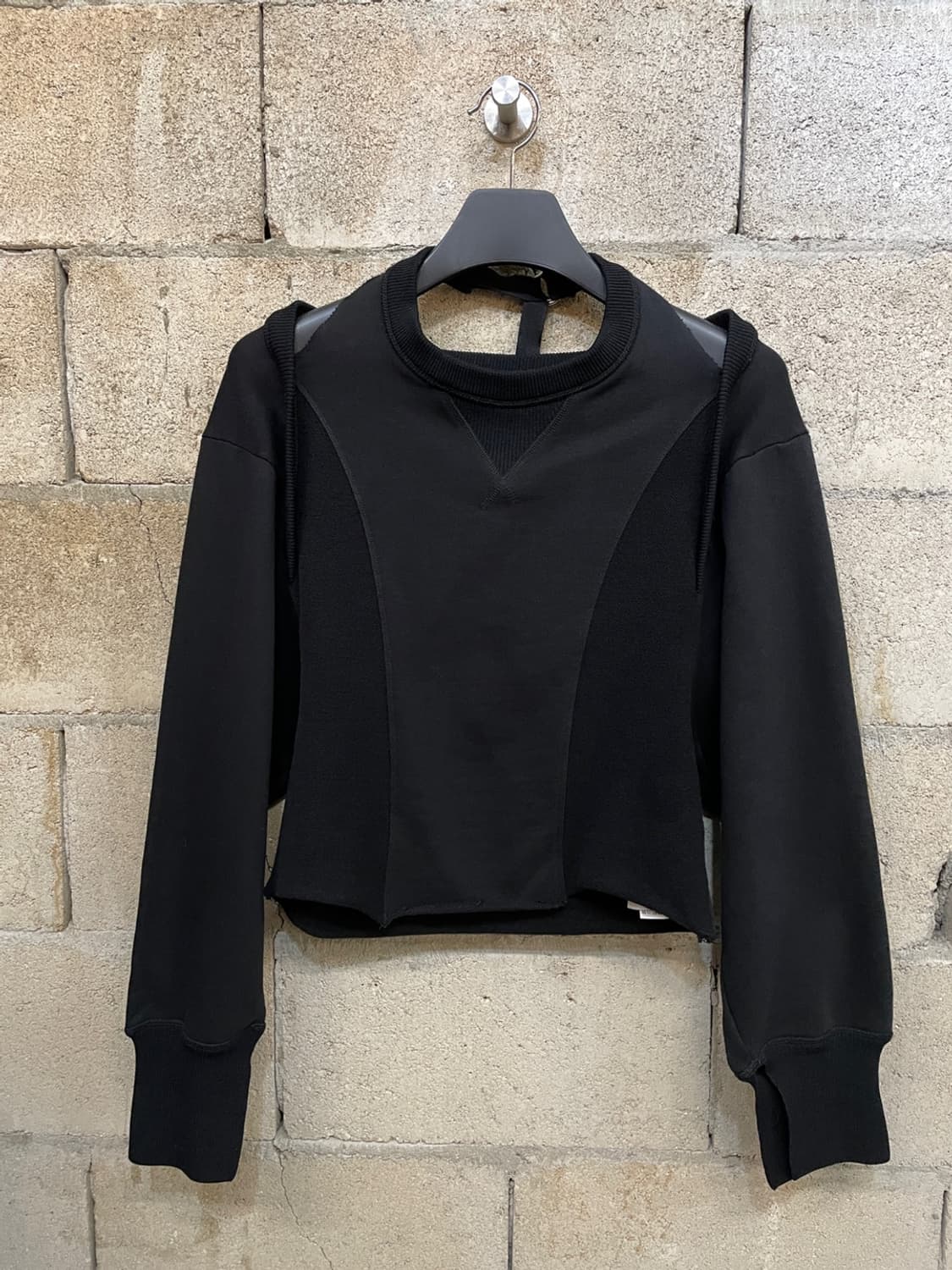 디젤 오프 숄더 크롭 맨투맨  상품이미지1