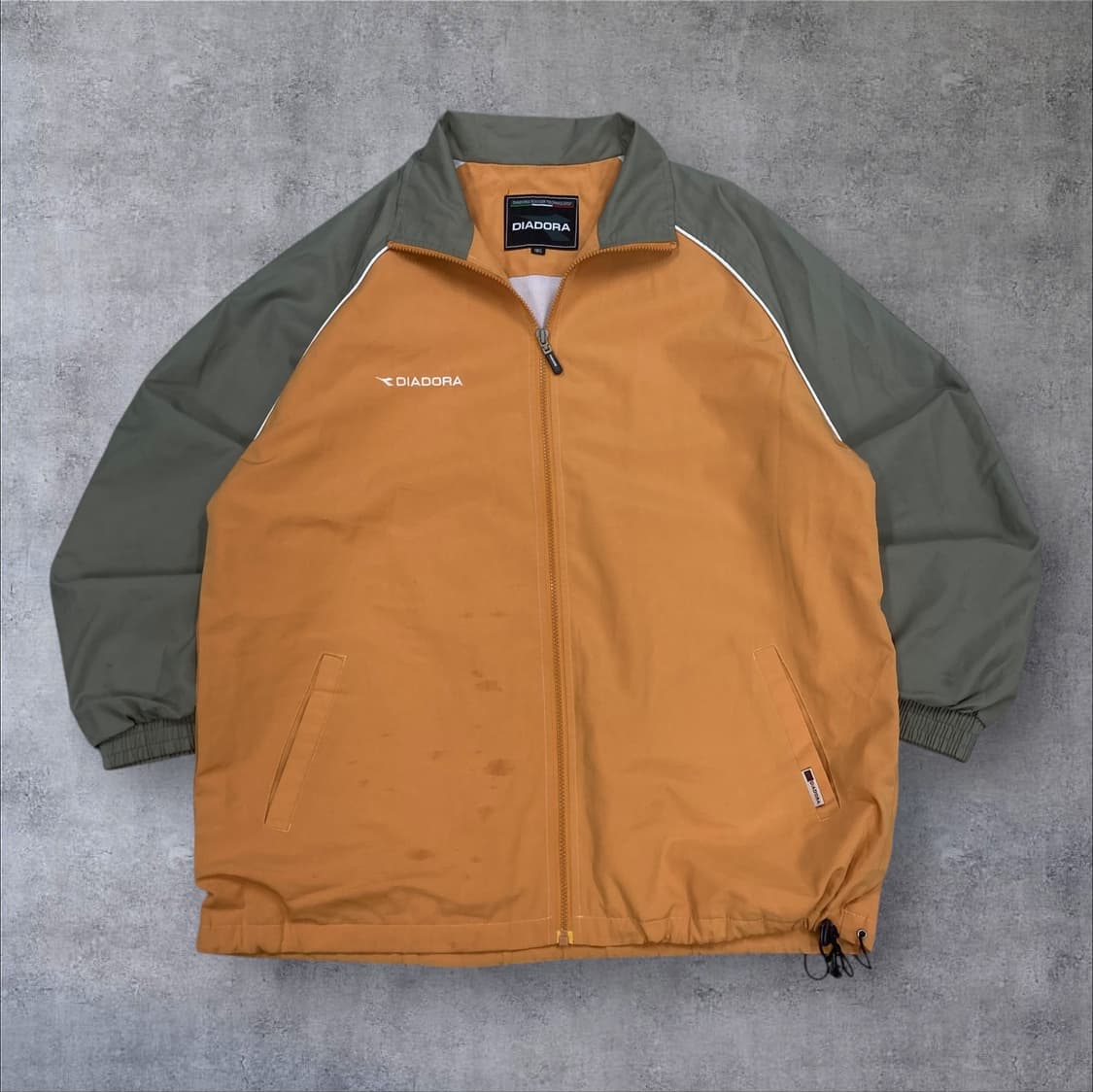 디아도라 믹스 컬러 스몰 로고 바람막이 상품이미지1