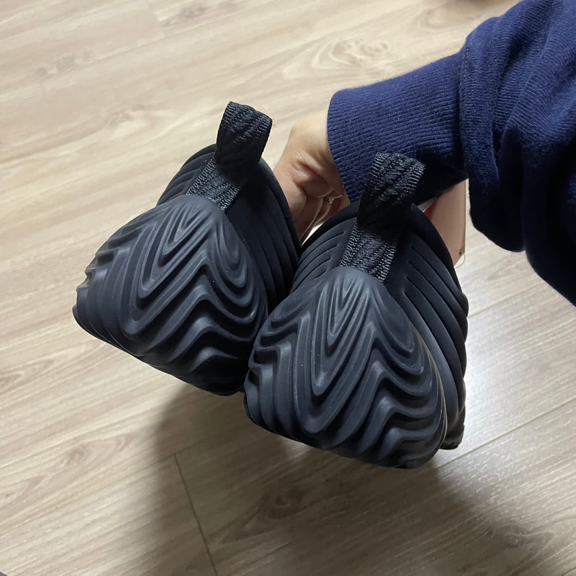 나이키 아스트라 울트라 트리플 블랙 상품이미지5