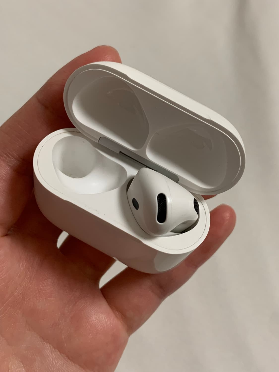 에어팟4 노캔 본체 + 오른쪽 상품이미지1
