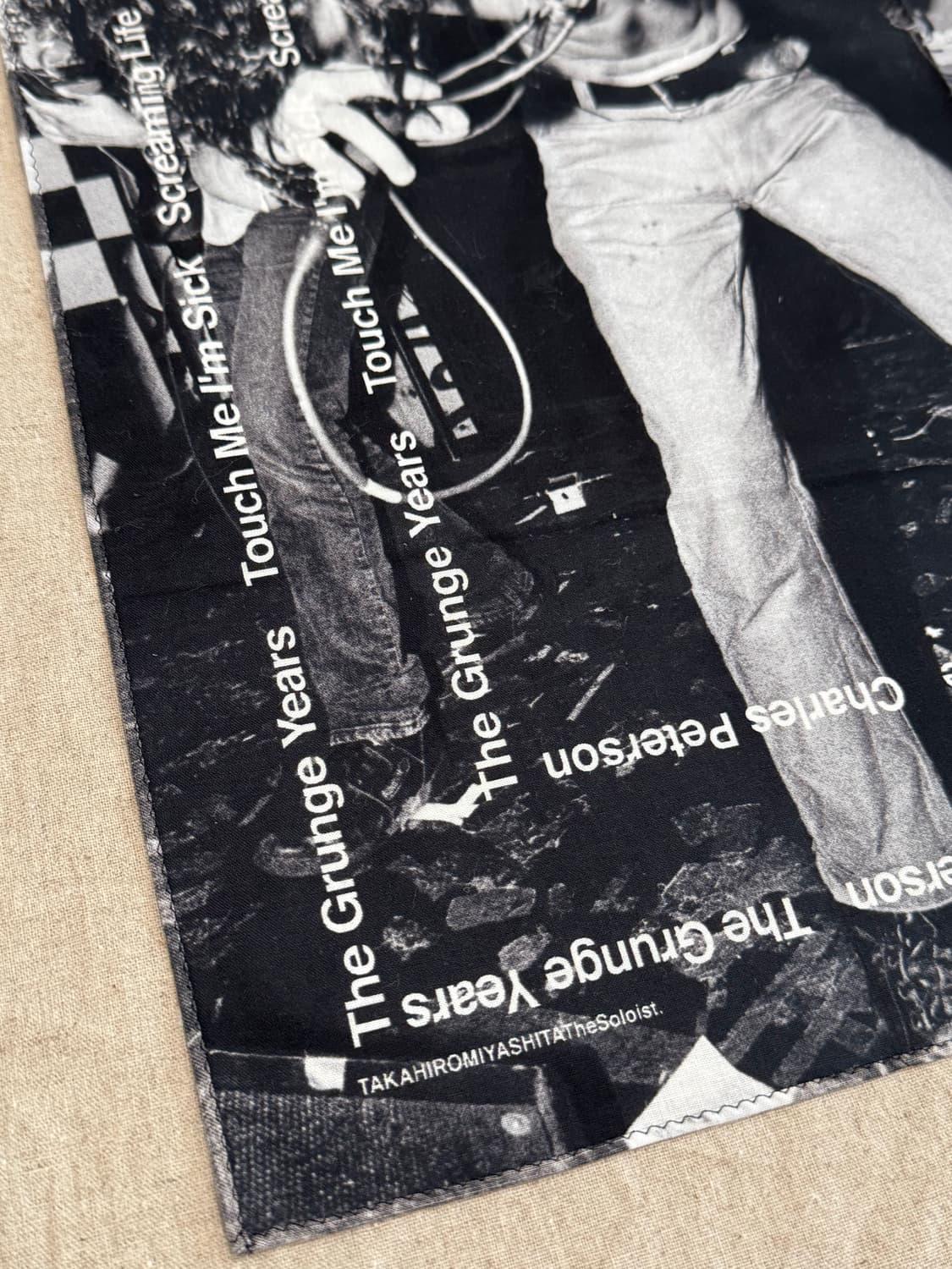 솔로이스트 Grunge Years 커트코베인 반다나 상품이미지3