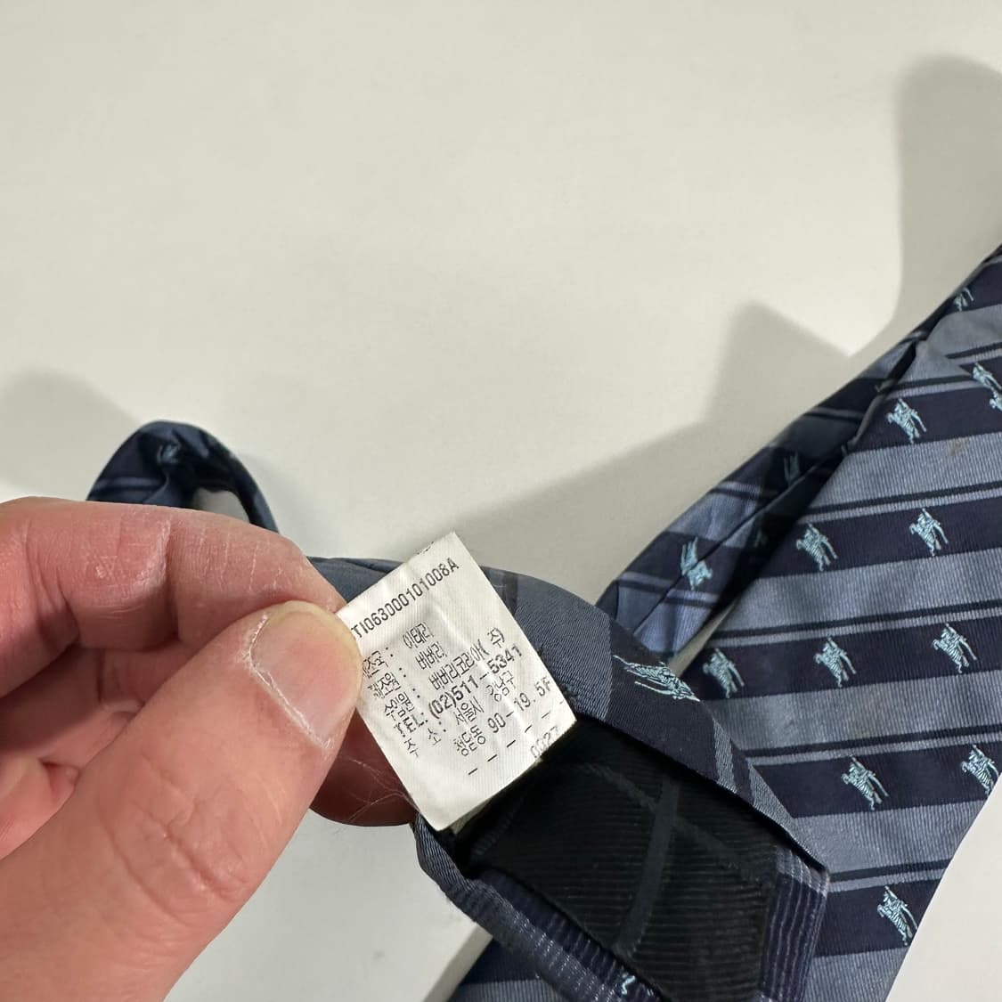 OS 버버리 런던 네이비 멀티로고 실크100% 넥타이 상품이미지3