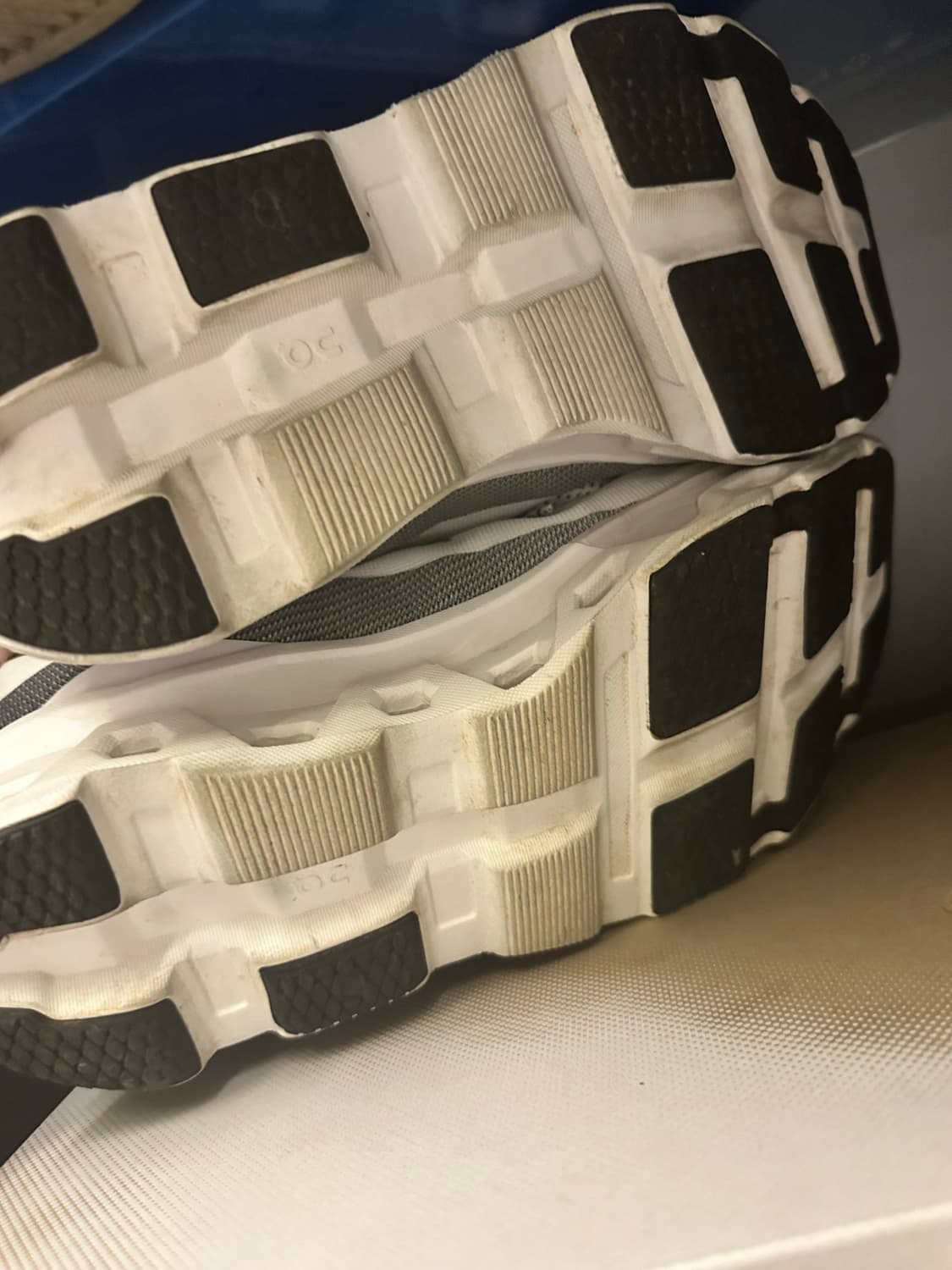 온러닝 클라우드몬스터2 270 상품이미지4