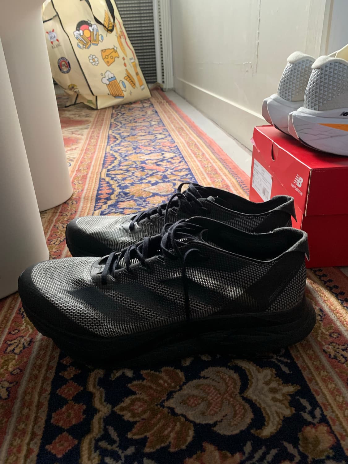 아디다스 ADIZERO 보스턴12 270 런닝화 블랙 색상입니다 상품이미지2