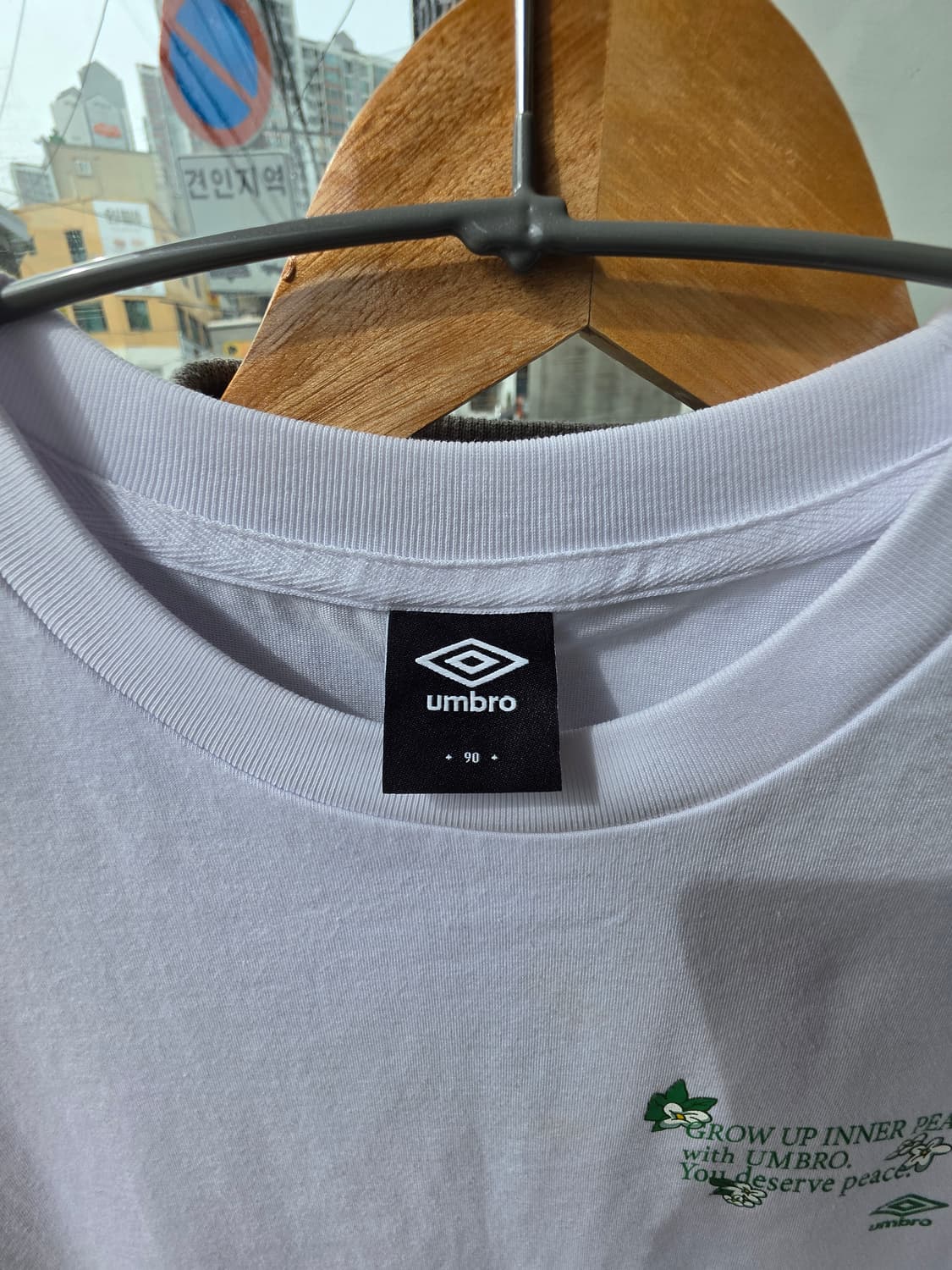 엄브로 이너피스 스토리 반팔 티셔츠 화이트-90 상품이미지3