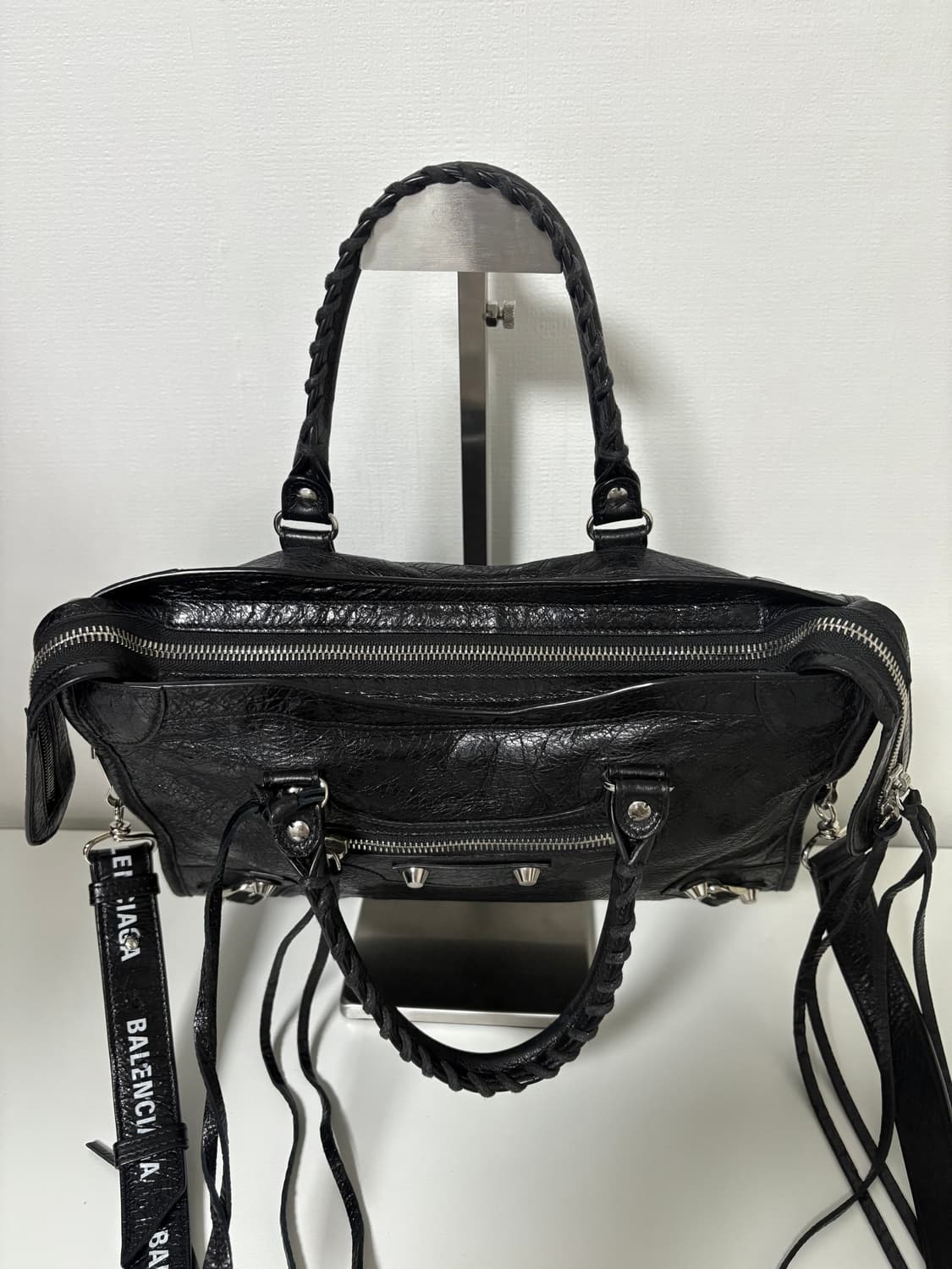 발렌시아가 시티 모터백 스몰 로고스트랩 상품이미지5