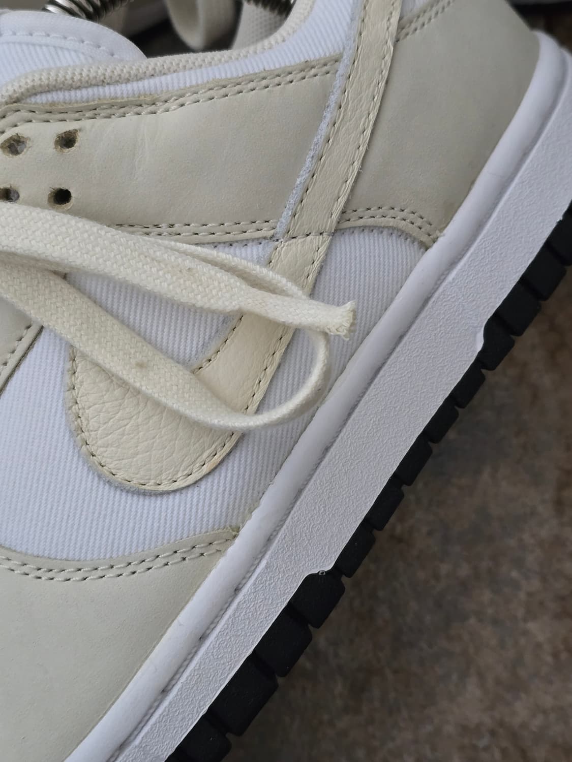 (240)나이키 덩크 로우 lx 코코넛 밀크 스니커즈 상품이미지4