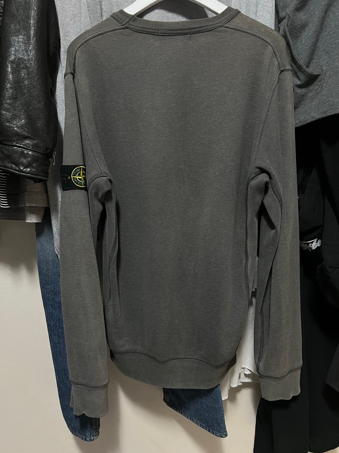 스톤아일랜드 그레이 맨투맨 상품이미지2