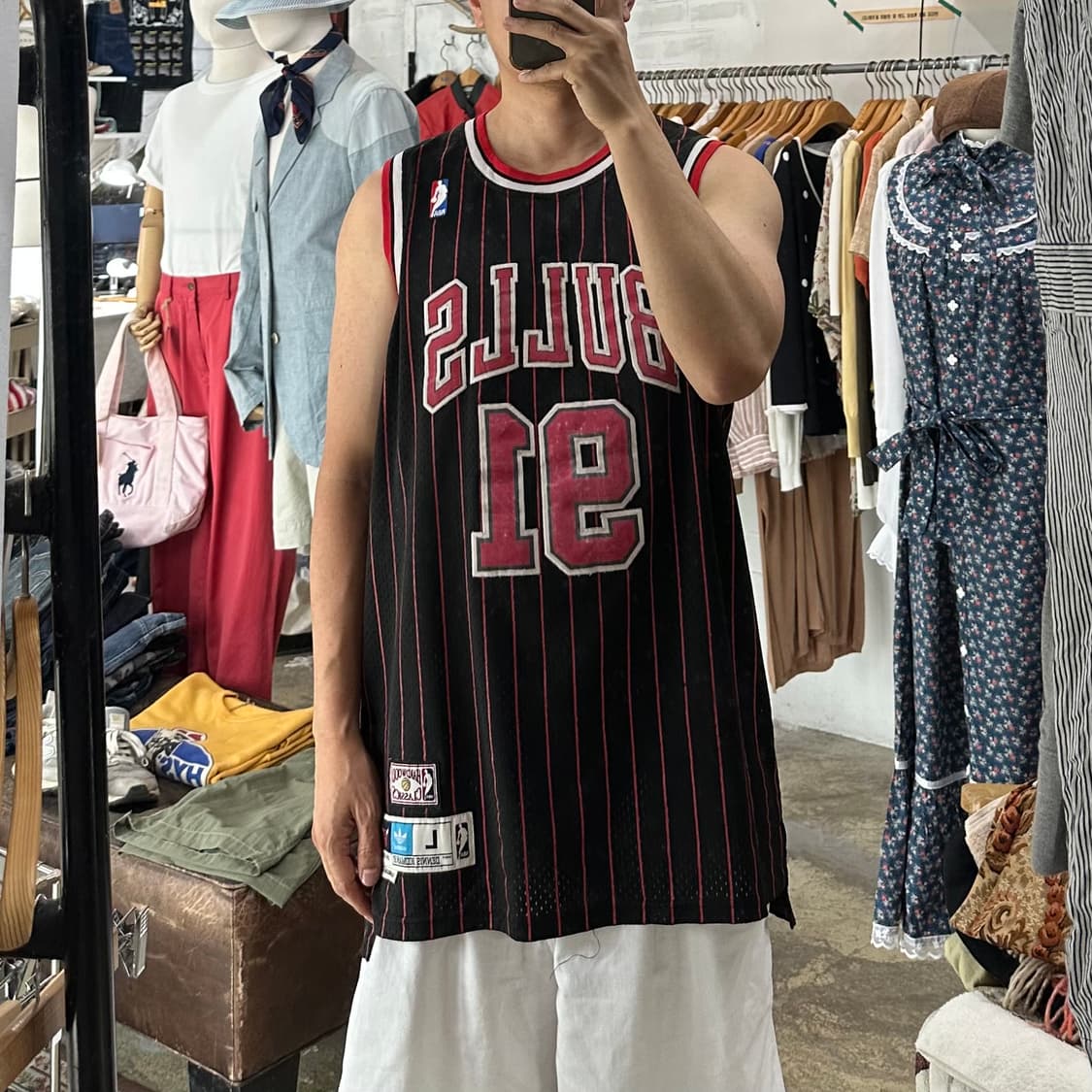 (착용컷) 아디다스 NBA 시카고 불스 데니스 로드맨 유니폼 상의 L 상품이미지3