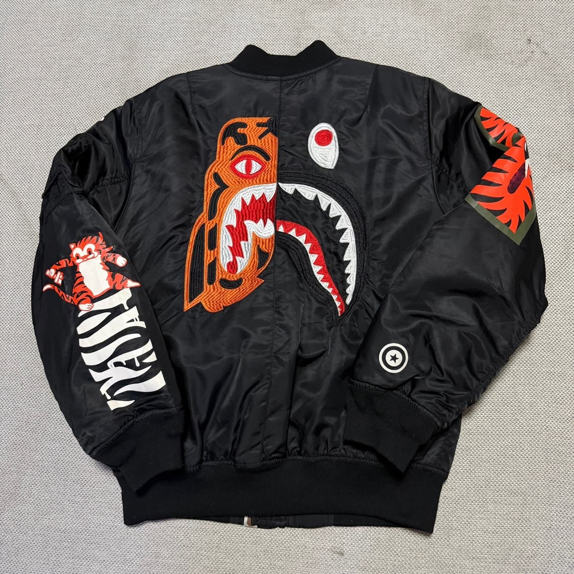 베이프 ma-1 타이거 x 샤크 항공 자켓 상품이미지10