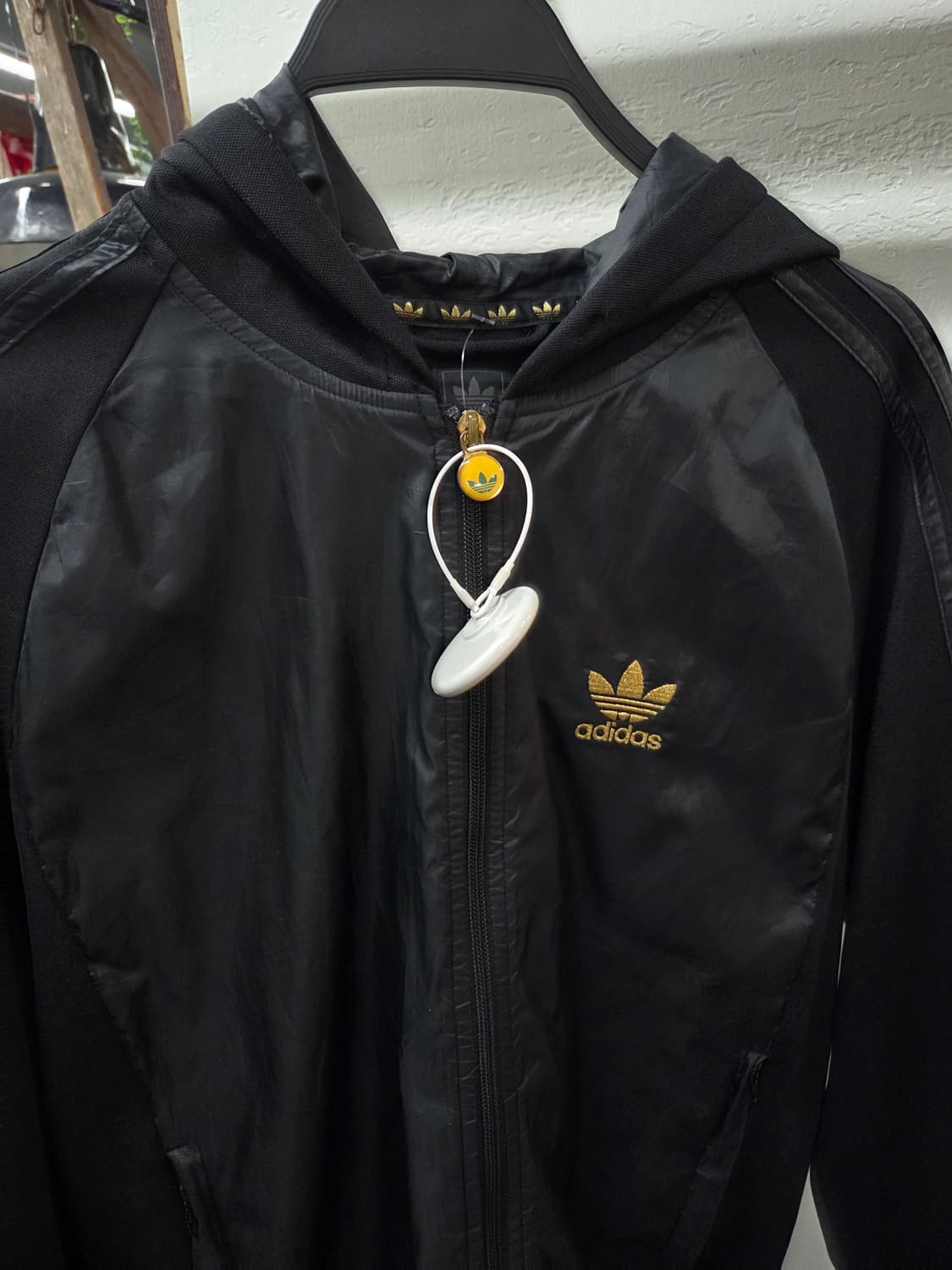 ADIDAS 아디다스 올블랙 골드져지💯 상품이미지2