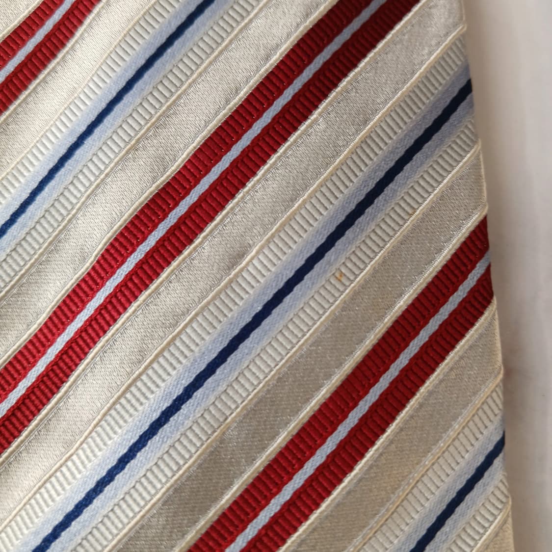 에르메네질도 제냐 실버 스트라이프 넥타이 9.7cm B등급 A19720
 상품이미지6