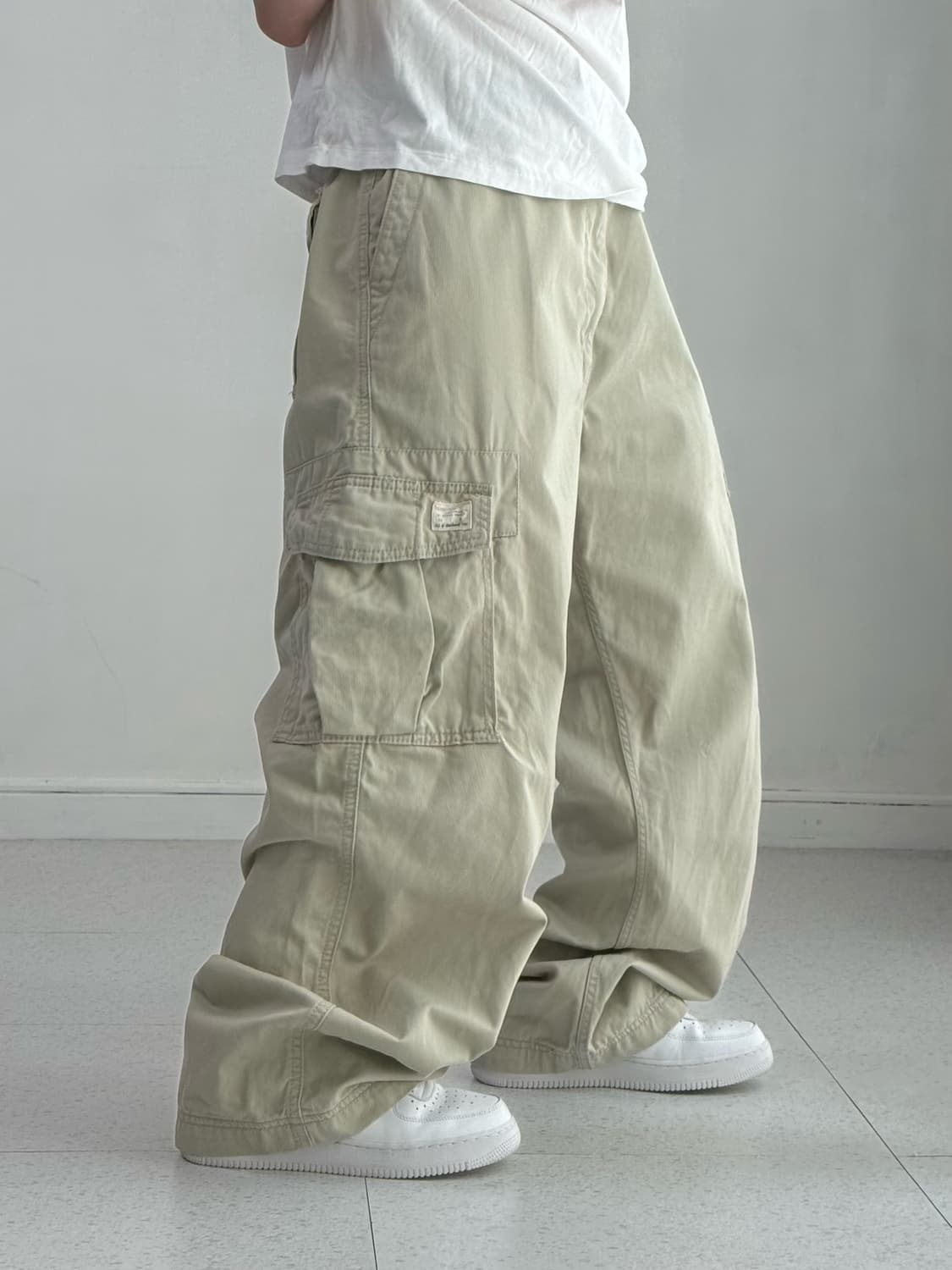 리바이스 라이트 베이지 카고팬츠 상품이미지2