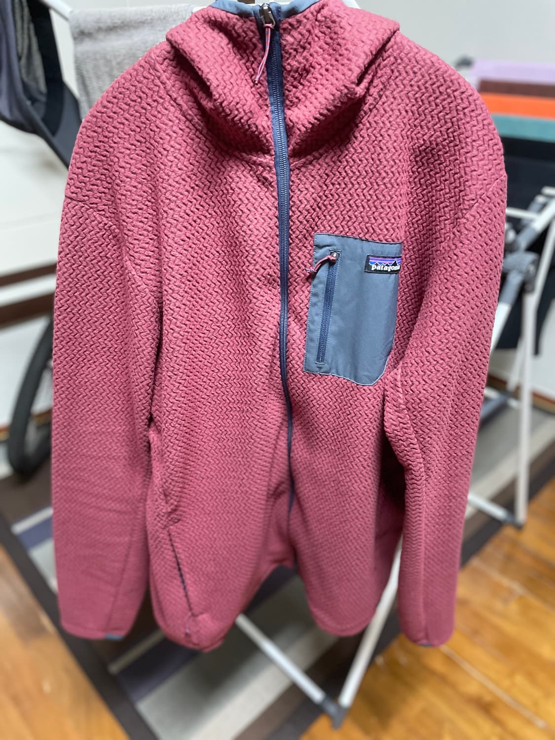 파타고니아 R1 에어 후드집업 XL 사이즈 버건디 색상 상품이미지1