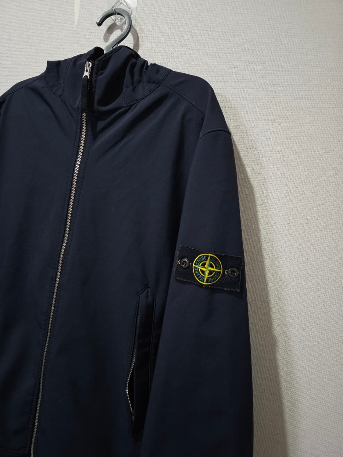 정품 20SS 스톤 소프트쉘 후드 점퍼 블랙 100 / L 상품이미지2