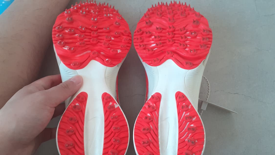 나이키오프화이트 에어줌템포 넥스트 솔라레드 280 상품이미지4