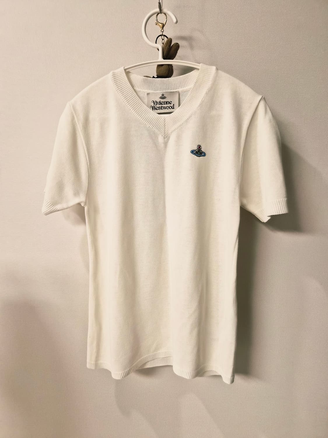 비비안 웨스트우드 정품 ORB 로고 반팔 브이넥 니트 상품이미지2