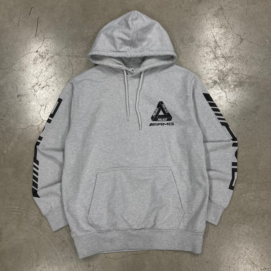 팔라스 x AMG 그레이 컬러 빅로고 후드티 상품이미지1