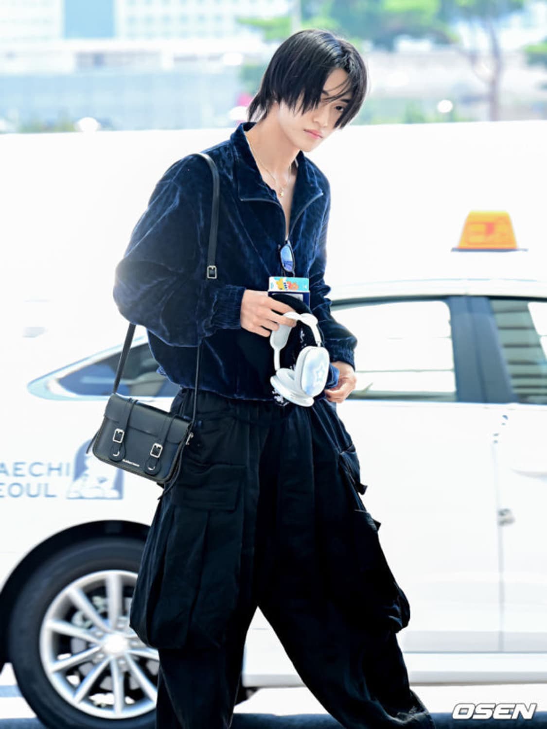 [라이즈 원빈 착용] 닥터마틴 미니 사첼백 7인치 상품이미지1