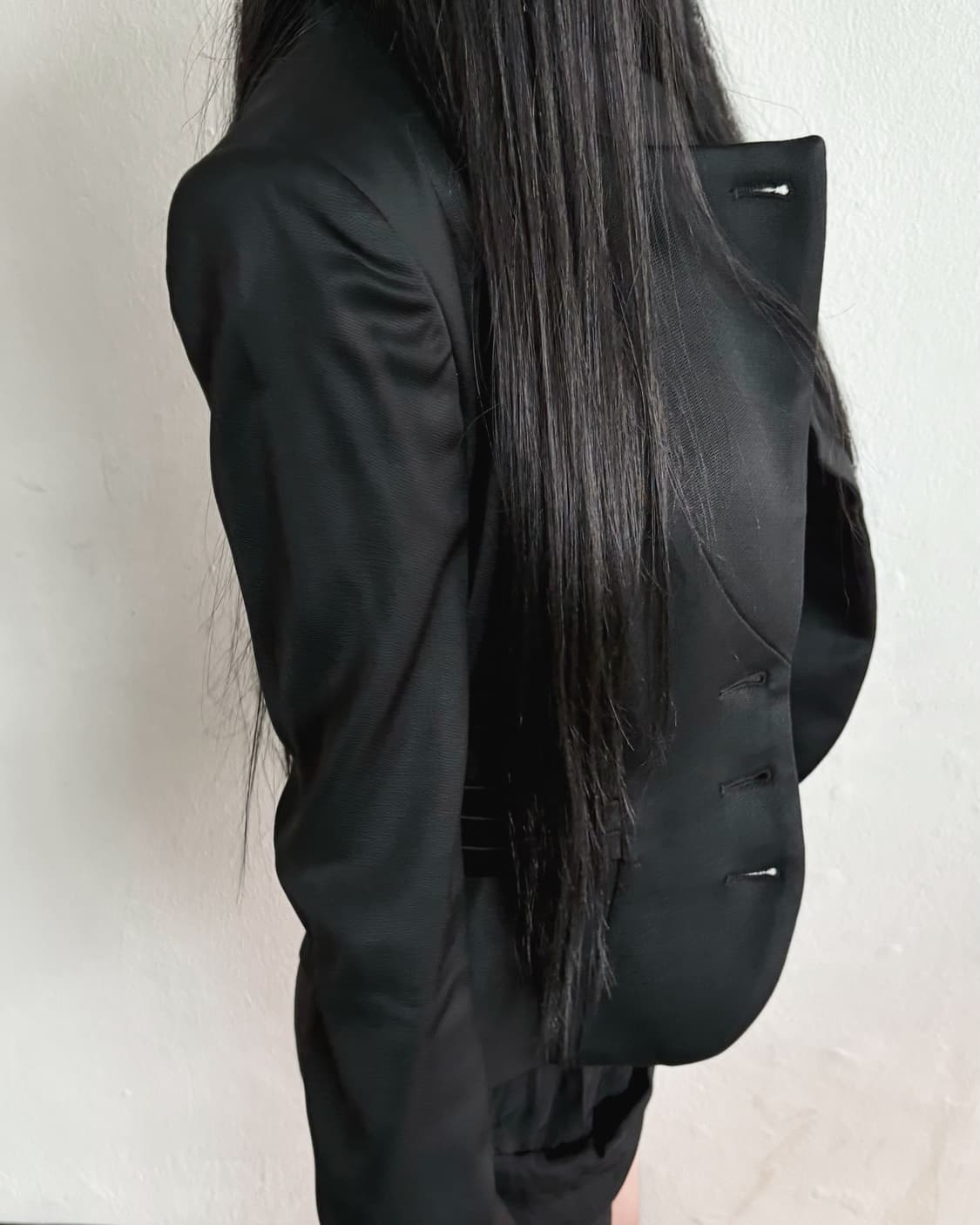 엠포리오 아르마니 새틴 크롭컷 블레이져 상품이미지4