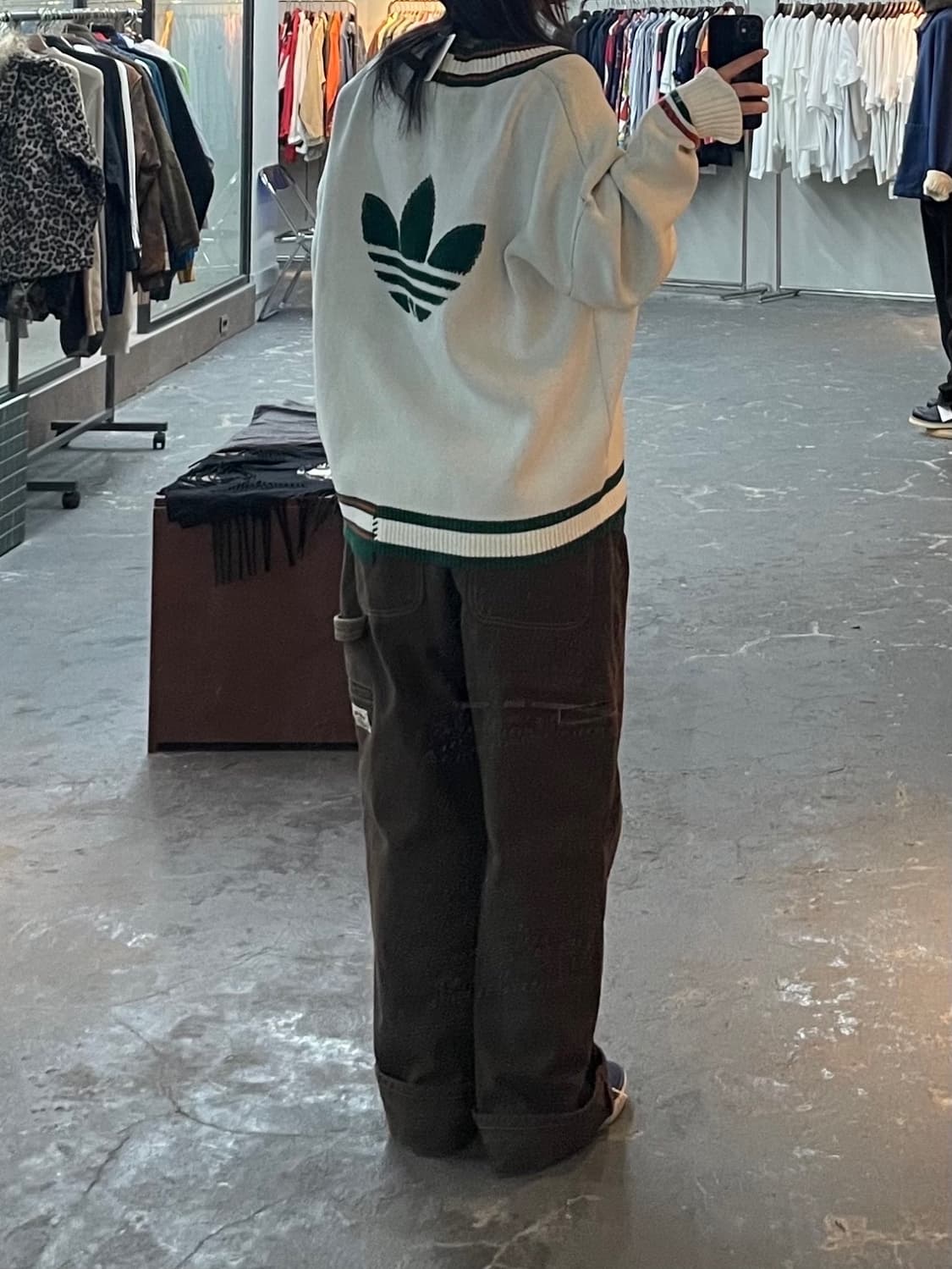 아디다스 오리지널 빅로고 브이넥 니트 H1182 상품이미지2