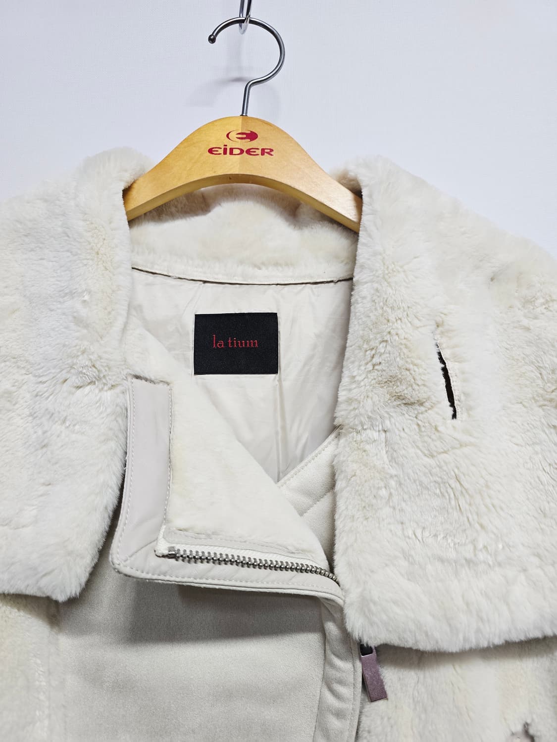 la tium 여성 아이보리 무스탕 다운패딩자켓95 상품이미지5