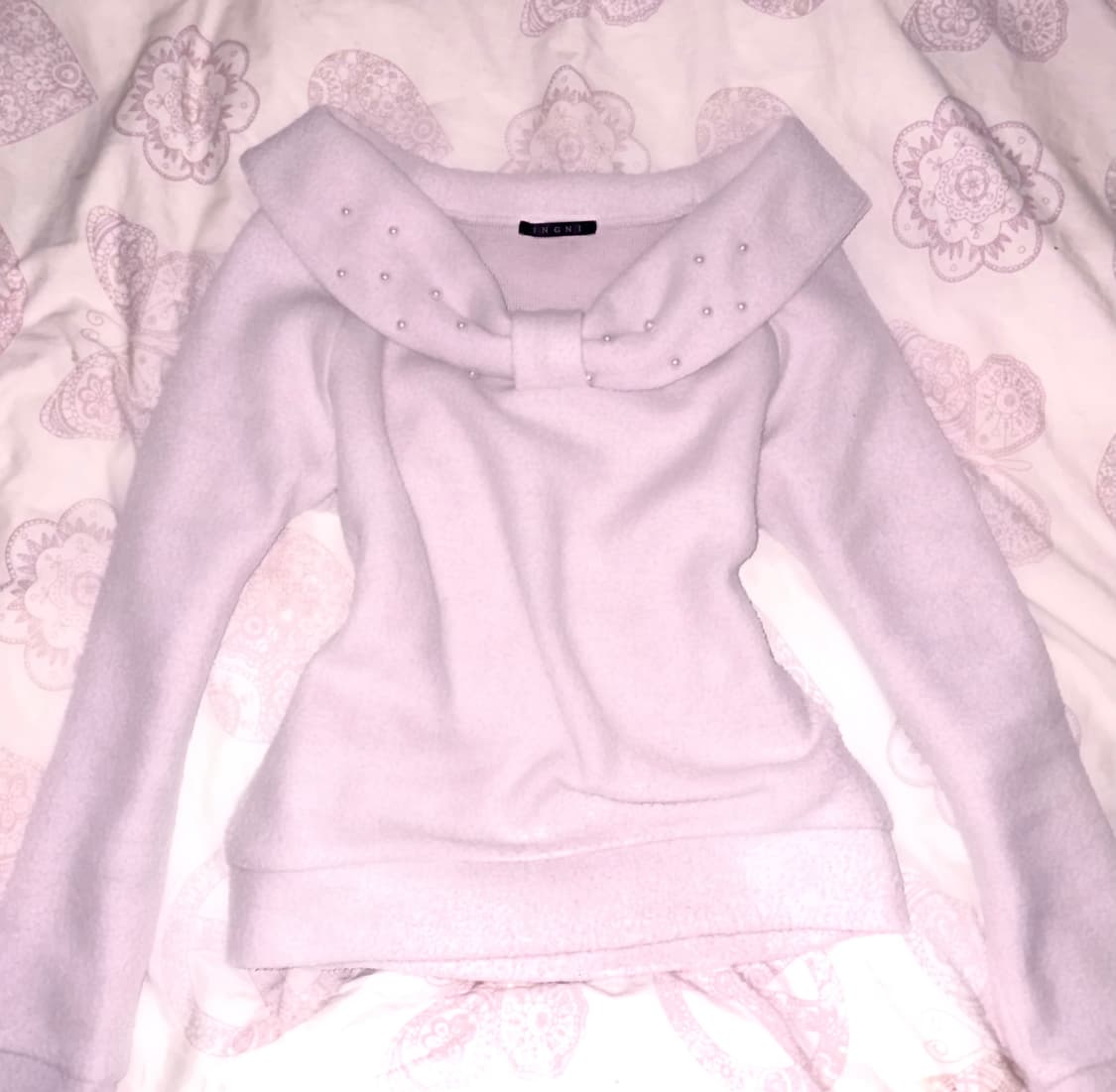 잉그니 핑크 리본 오프숄더 니트 상품이미지1