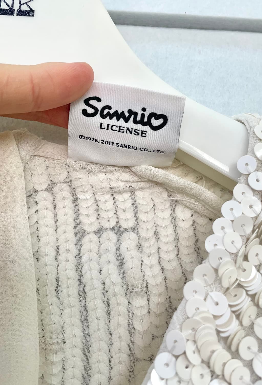 ASOS아소스 x 산리오 헬로키티 풀 시퀸 탑 상품이미지5