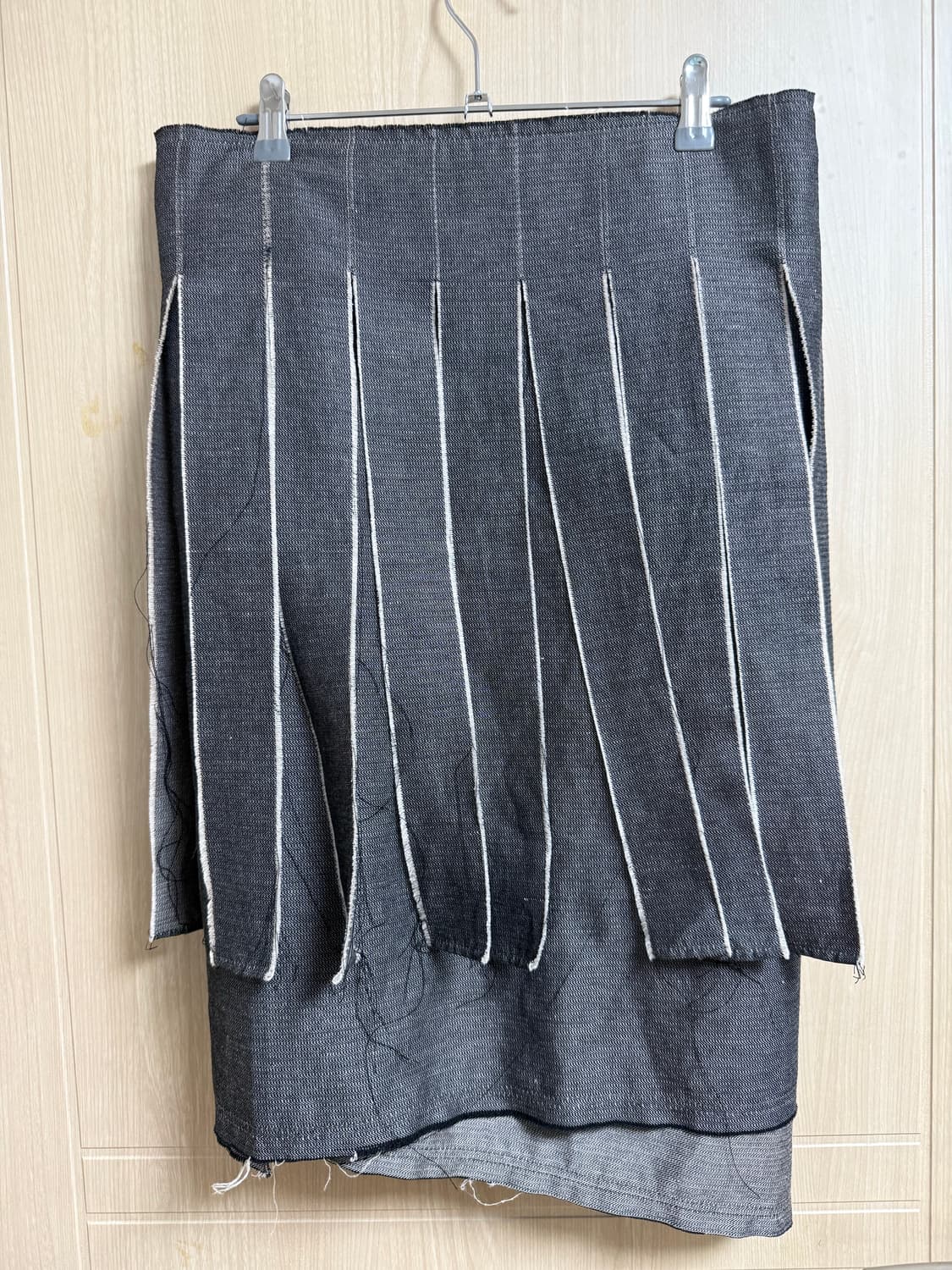 0tape 공테잎 FRINGE BUTTON SKIRT GRAY 상품이미지2